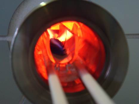 Blick in einen Verbrennungsofen der Abfallwirtschaft