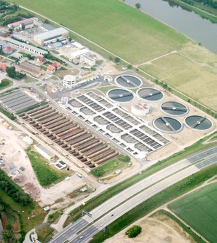 Luftbild der Kläranlage Dresden-Kaditz an der A 4; Henry Mühlpfordt