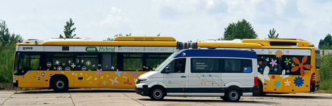 Ein umgerüsteter, automatisierter Citaro G Gelenkbus der DVB steht hinter dem automatisierten e-Crafter aus dem Projekt ABSOLUT in Torgau