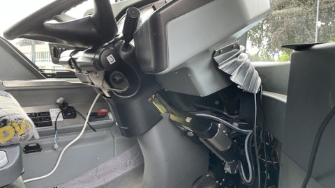 Drive-by-Wire-System, eingebaut im Citaro mit Lenk- und Bremsaktuator an Lenkrad und Bremspedal