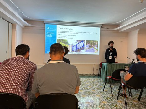 Dr. Nikola Bešinović presenting the work on Vulnerability envelopes for railway transport networks