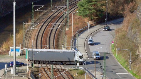 Lkw auf BÜ