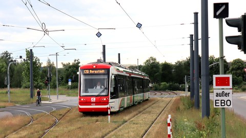 Zug der Citybahn, der die Schnittstelle EBO - BOStrab befährt