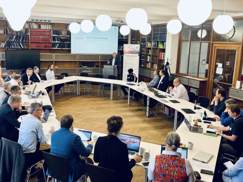 Teilnehmer des Kooperationsworkshops „Smart Rail Mobility“ in der ehemaligen Bibliothek