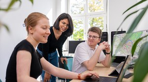 Studierende am Arbeitsplatz