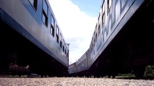 Zwischen zwei Personenzügen