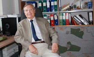 Professor Manfred Zschweigert