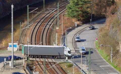 Lkw auf BÜ