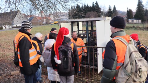 Menschen bei einer Besichtigung