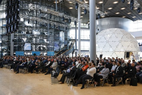 Blick in die Gläserne Manufaktur Dresden während des BIM-Kongresses 2024