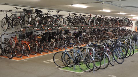 Voll belegte Fahrradgarage