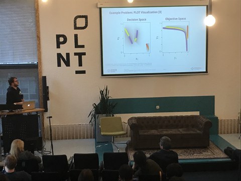 Lennart Schäpermeier bei der Präsentation seines Papers "Peak-A-Boo! Generating Multi-objective Multiple Peaks Benchmark Problems with Precise Pareto Sets"