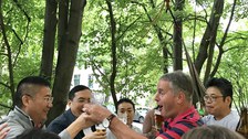 Fu Daiguo (Vice Dean of Western Business School, SWUFE) cheering Bernhard Schipp (TUD)