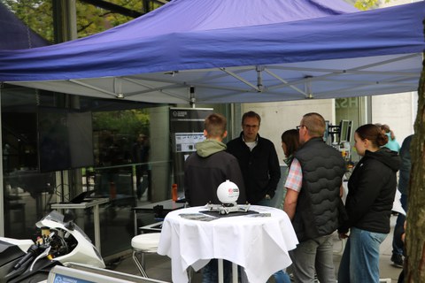 Besucher am Stand