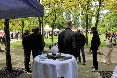 Uni-Tag-Stand