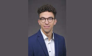 Portraitfoto von Lukas Doya Seybold