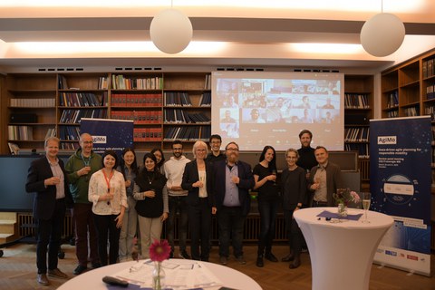 Gruppenbild mit Forschenden des SFB AgiMo
