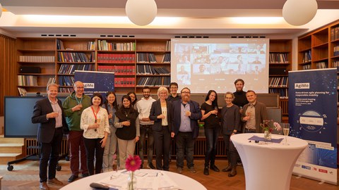 Gruppenbild mit Forschenden des SFB AgiMo