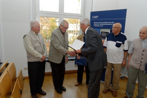 Übergabe der Diamantenen Diplomurkunden durch Prof. Trickauf