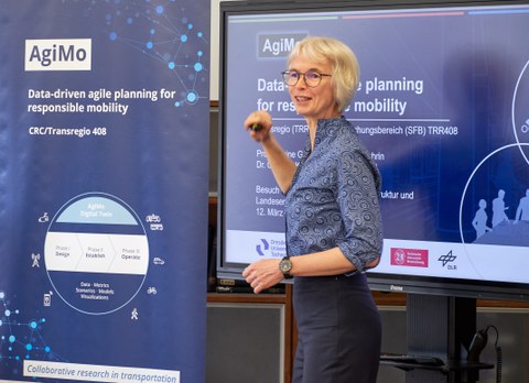 Prof. Gerike präsentiert AgiMo