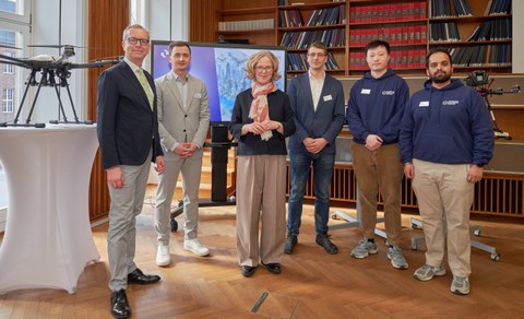 vlnr.: Michael Stritzke, Dr. Hannes Braßel, Regina Kraushaar, Dr. Martin Lindner, Chao Tang und Tushar Jayesh Barot