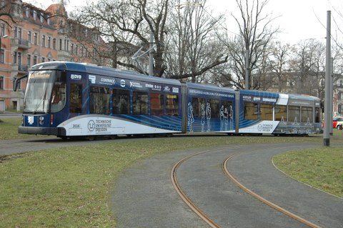 Dresdner Straßenbahn, für die Forschung ausgestattet mit Messtechnik der TU Dresden