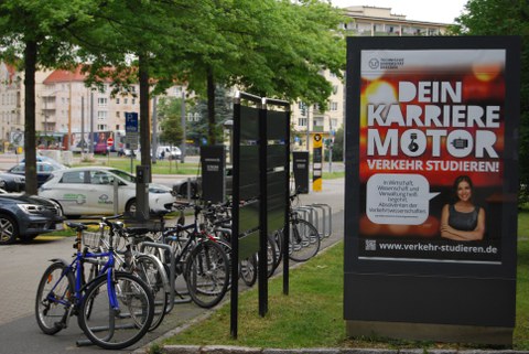 Mobility point of the Dresdner Verkehrsbetriebe at Nürnberger Platz in front of the Gerhart Potthoff Building of the TU Dresden