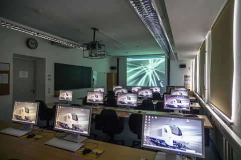 Virturo: Learning and teaching project for students on the construction or modelling of a virtual traction unit; View into the teaching room with computer equipment