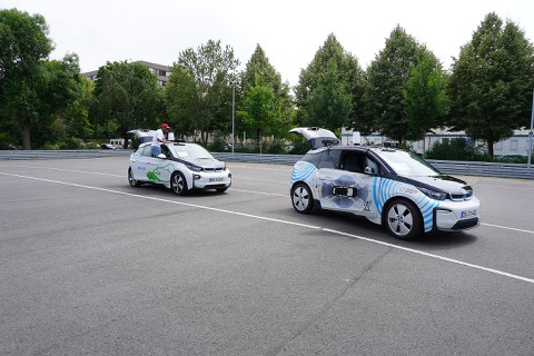 HTWD Automotive Testfeld mit zwei Autos