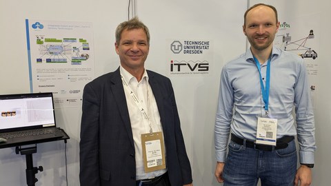 Stand auf der AIX 2024 in Hamburg mit Prof. Dr.-Ing. Oliver Michler und Dipl.-Ing. Jonas Ninnemann