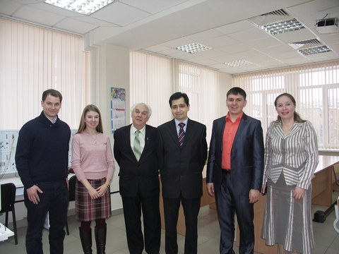 Julian Meyr und Daria Meyr mit Professoren der Ural State Transport University