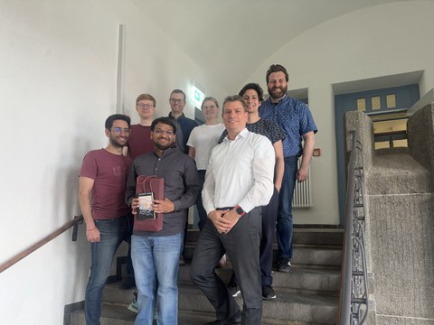 Gruppenfoto der Lehrstuhlmitarbeitenden mit Ajay Kumar Verma