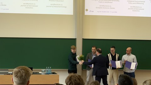 Hendrik Scharf von der Professur Energiewirtschaft wurde mit dem Professor-Hilbert-Publikationspreis ausgezeichnet.