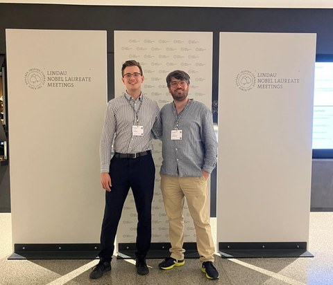 Valentin Lindlacher & Daniel Vrankar vor einer Wand