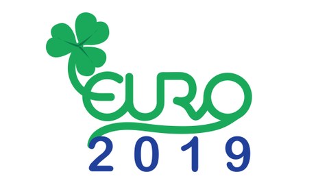 Logo EURO 2019: green cloverleaf with green "EURO" lettering and below a blue lettering "2019".