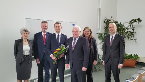 Gruppenfoto von Herrn Maas und den Mitgliedern der Promotionskommission