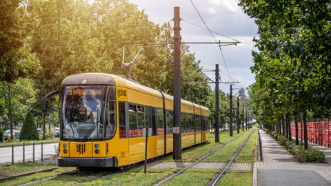 Eine Straßenbahn in Dresden