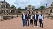 Das Bild zeigt Herrn Weimann, Herrn lange, Frau Oliviera, Herrn Miodowski udn Herrn Prof. Buscher im Dresdener Zwinger