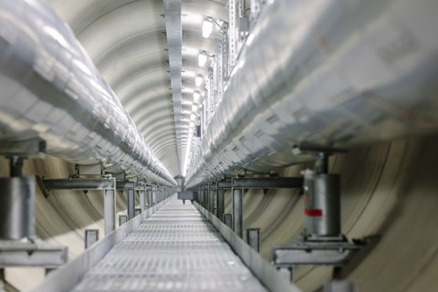 Illustration of a tunnel with district heating pipes