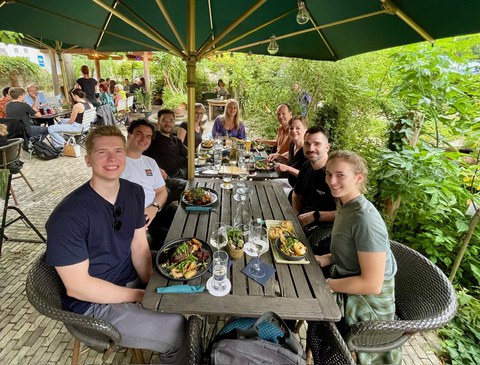 Gruppenfoto Abendessen