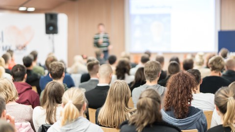 Hörsaal mit Studierenden