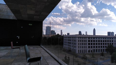 Foto mit Blick vom Tagungsgebäude auf die Innenstadt Frankfurt am Mains