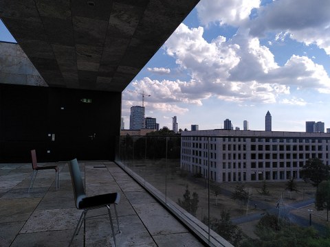 Foto mit Blick vom Tagungsgebäude auf die Innenstadt Frankfurt am Mains