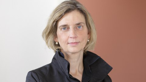 Das Bild zeigt ein Portrait von Frau Prof. Dr. Bärbel Fürstenau.