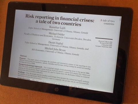 Risk reporting in financial crises