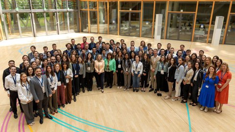 Zu sehen sind Teilnehmer:innen der EIB Summer School 2024