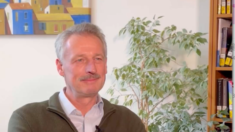 Man sieht das Vorschaubild von dem Interview mit Alexander Kemnitz