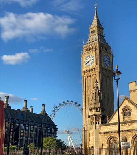 Man sieht den Big Ben und das London Eye.