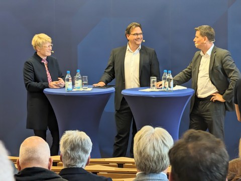 Man sieht Prof. Grimm, Prof. Leßmann und Prof. Möst
