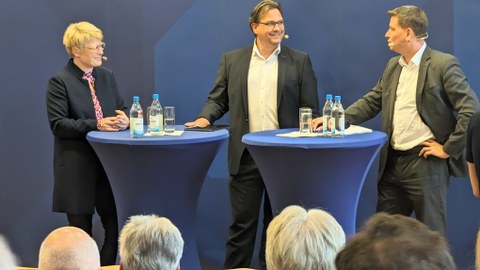 Man sieht Prof. Grimm, Prof. Leßmann und Prof. Möst